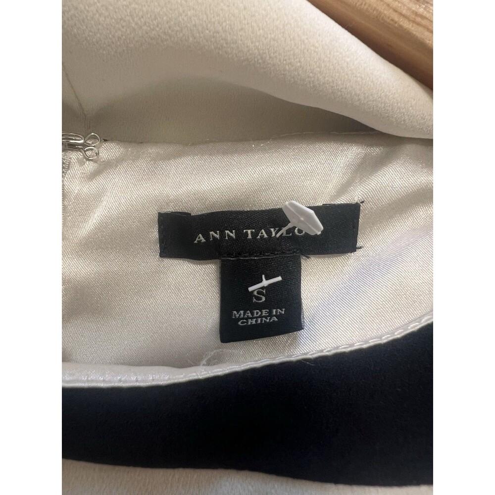 Ann Taylor belted shift dress in a black &white color block design size Small - Picture 4 of 8